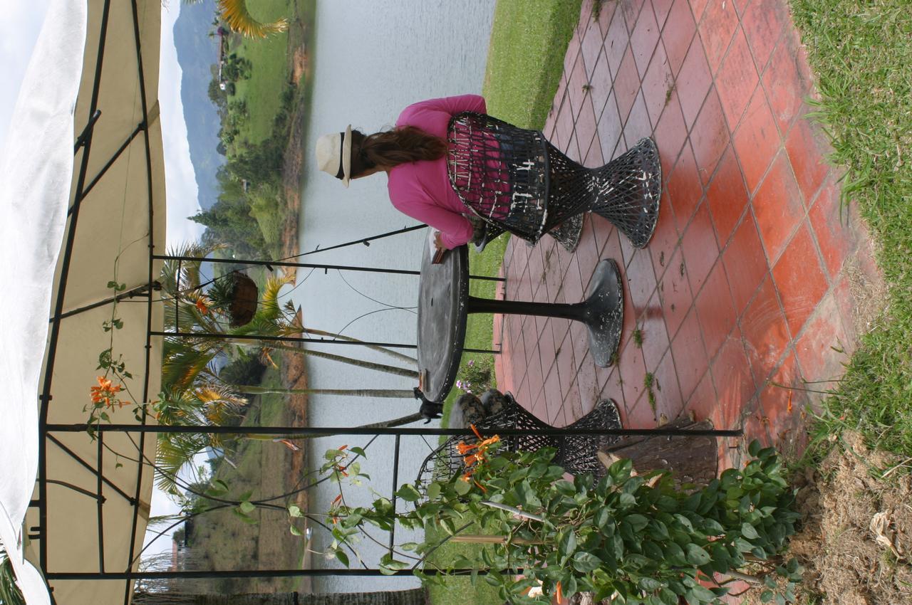 Casa finca típica the lake hotel Guatapé Exterior foto