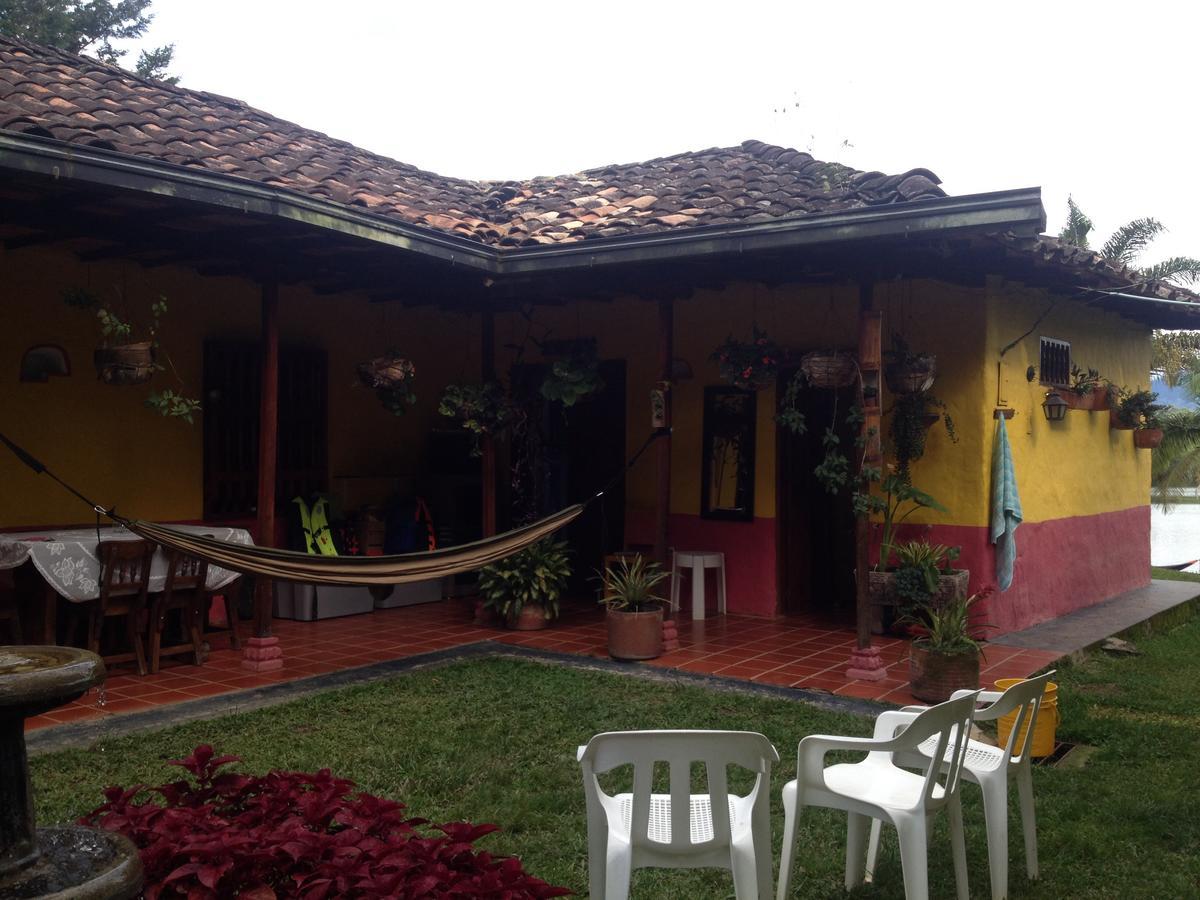 Casa finca típica the lake hotel Guatapé Exterior foto
